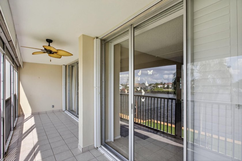 FABULOUS UPDATED 2 BEDROOM 2 BATH CONDO DIRECTLY ON THE - photo 32