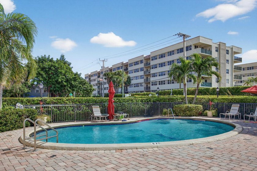 FABULOUS UPDATED 2 BEDROOM 2 BATH CONDO DIRECTLY ON THE - photo 34