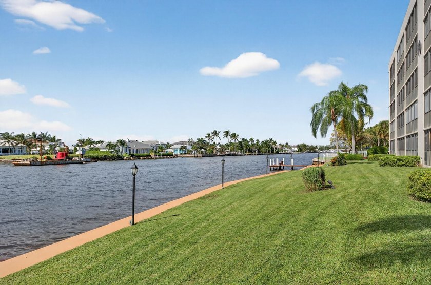 FABULOUS UPDATED 2 BEDROOM 2 BATH CONDO DIRECTLY ON THE - photo 38