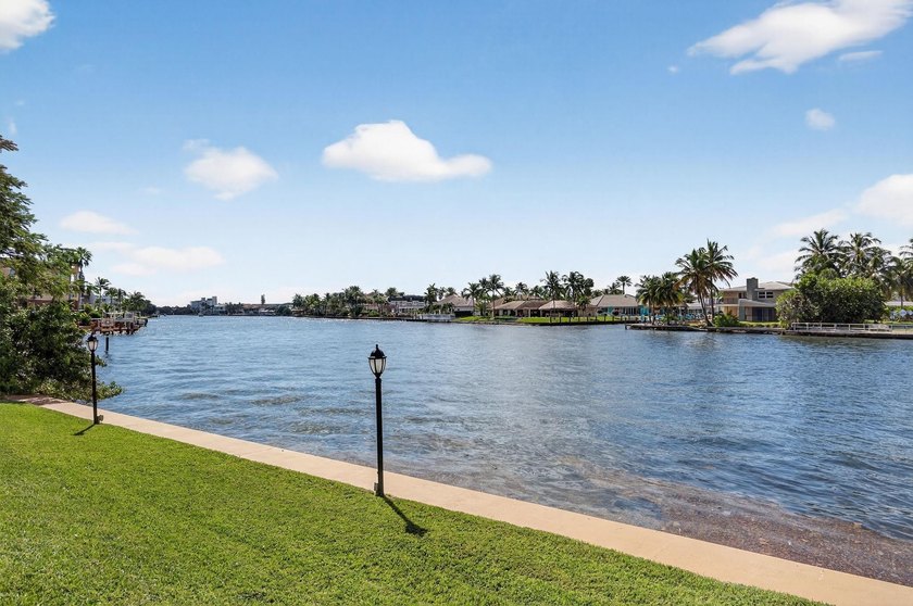 FABULOUS UPDATED 2 BEDROOM 2 BATH CONDO DIRECTLY ON THE - photo 40