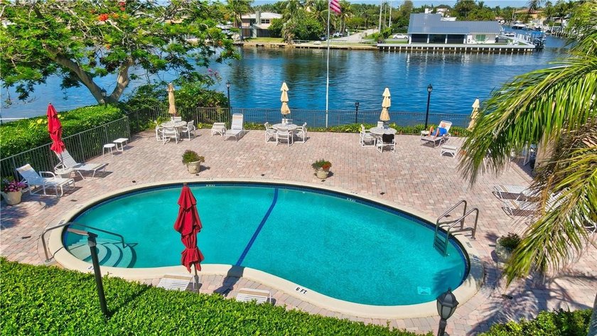 FABULOUS UPDATED 2 BEDROOM 2 BATH CONDO DIRECTLY ON THE - photo 44