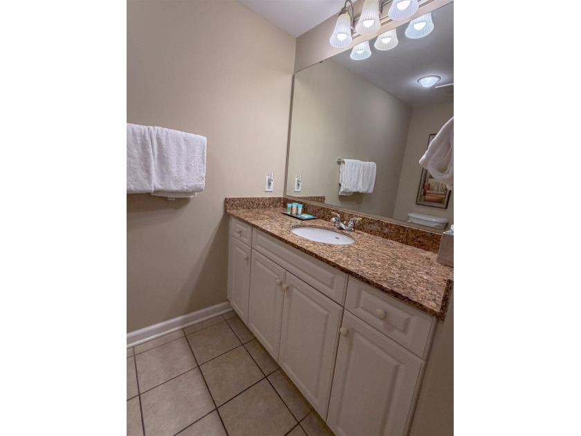 The ultimate in flexibility! This spacious three-bedroom - photo 22