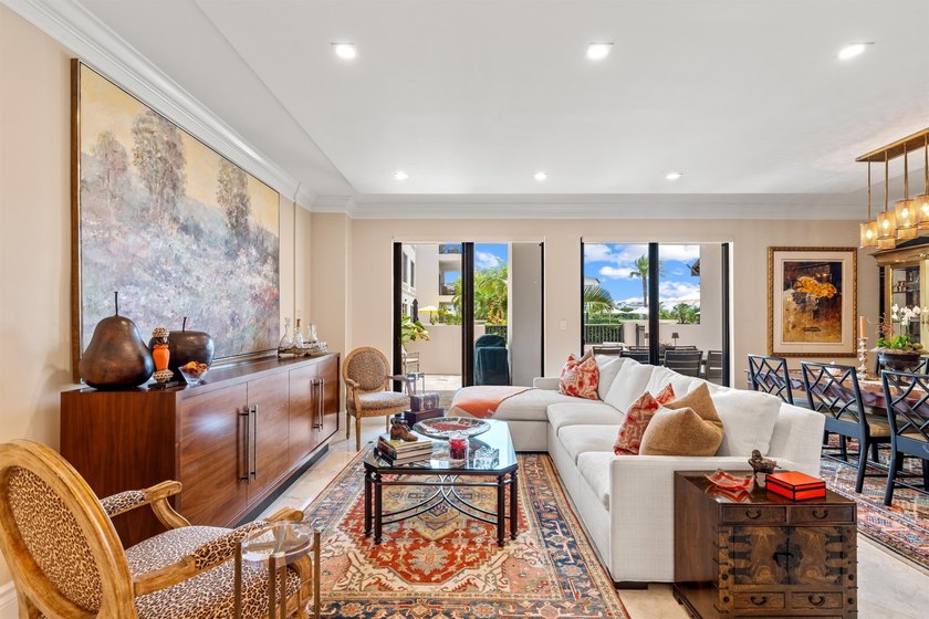 Welcome to this sophisticated two-bedroom, two-and-a-half-bath - photo 7