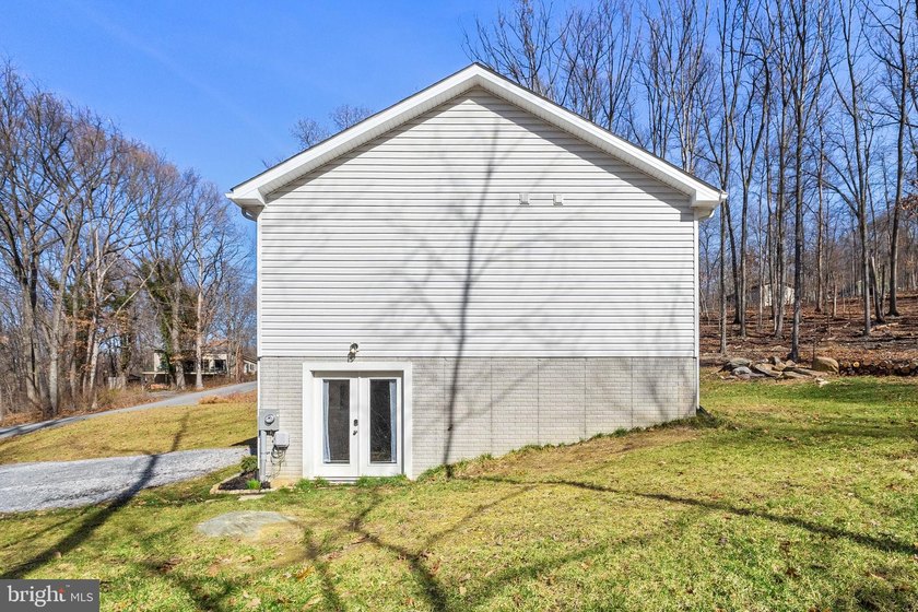 Welcome to 1442 Johnnycake Lane, Harpers Ferry, WV, where modern - photo 30