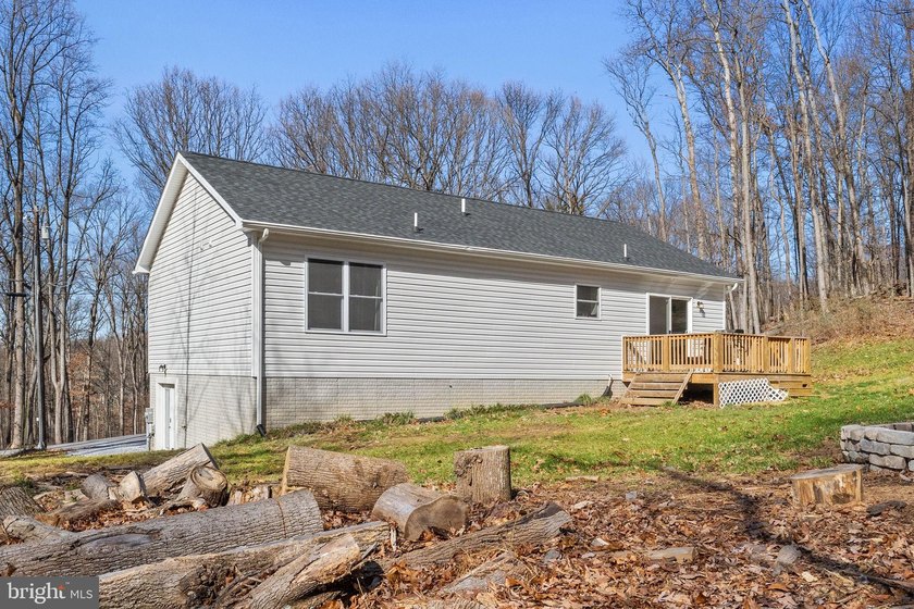 Welcome to 1442 Johnnycake Lane, Harpers Ferry, WV, where modern - photo 31