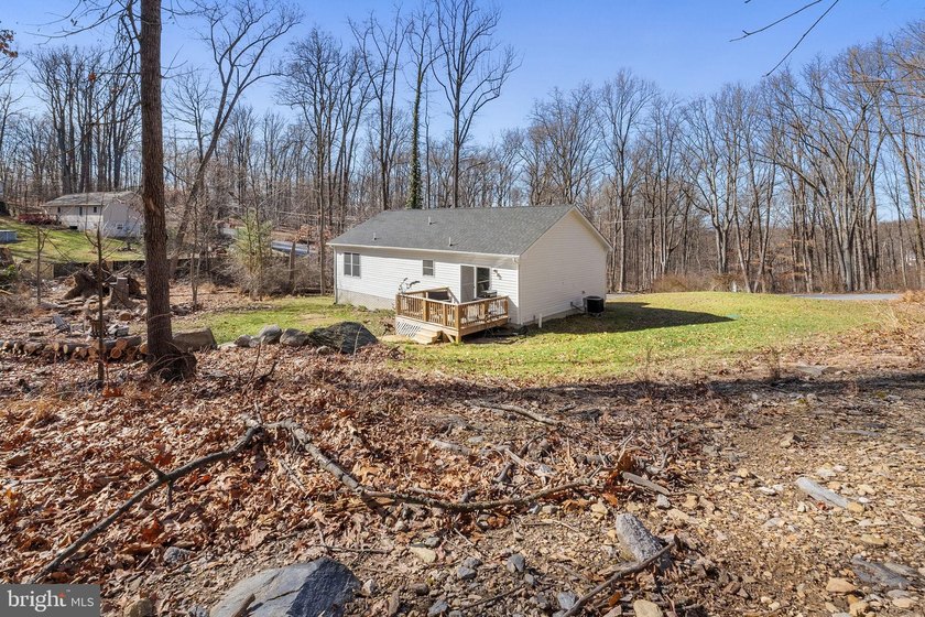 Welcome to 1442 Johnnycake Lane, Harpers Ferry, WV, where modern - photo 32