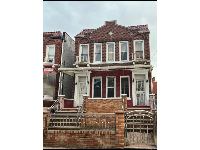 OWNER OCCUPIED ....3 FAMILY HOME WITH FINISHED BASEMENT. MANY - photo 3
