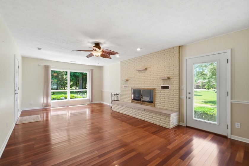Welcome to 303 Harbor Drive in the highly sought-after Northwood - photo 10