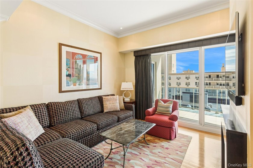 Experience penthouse living at its finest in one of Long Beach's - photo 17