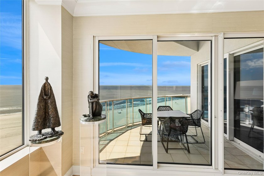 Experience penthouse living at its finest in one of Long Beach's - photo 21