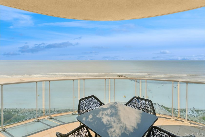 Experience penthouse living at its finest in one of Long Beach's - photo 24