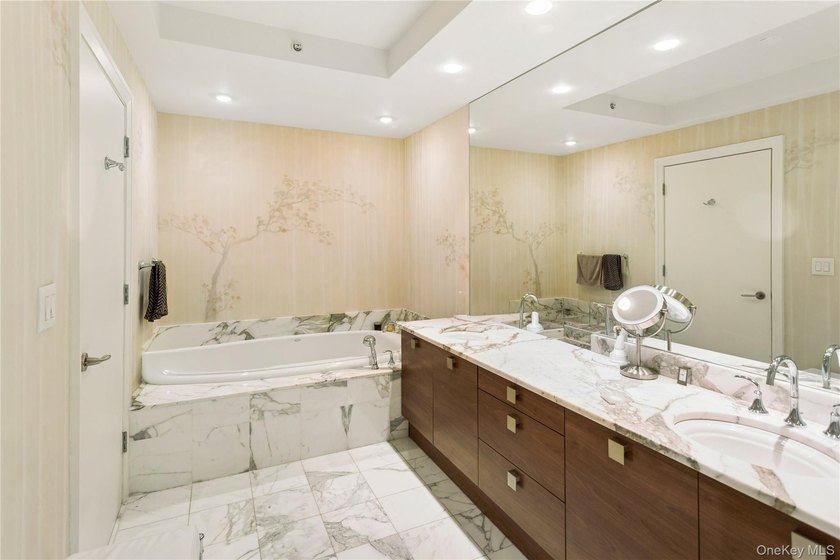 Experience penthouse living at its finest in one of Long Beach's - photo 28
