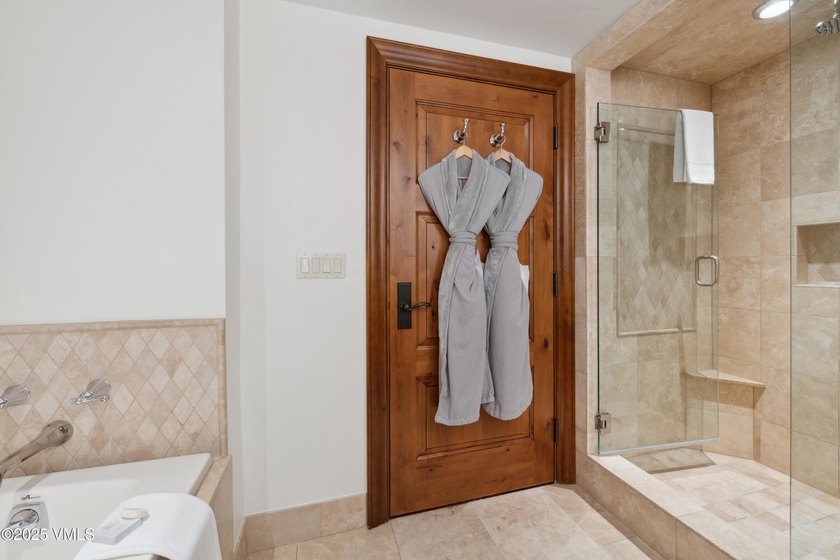 As a resident, you'll take pleasure in the Park Hyatt's luxury - photo 34