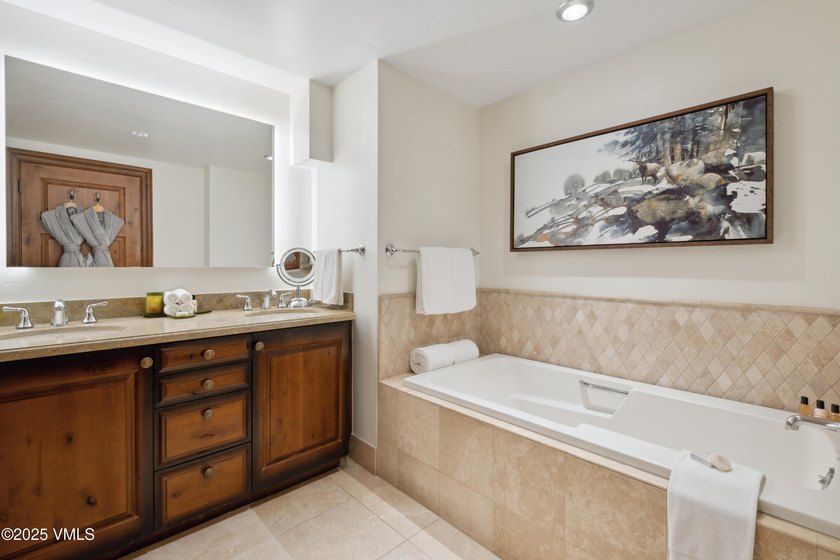 As a resident, you'll take pleasure in the Park Hyatt's luxury - photo 36