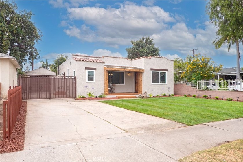 Pacific Park Location! This stunning home OFFERS: the perfect - photo 2