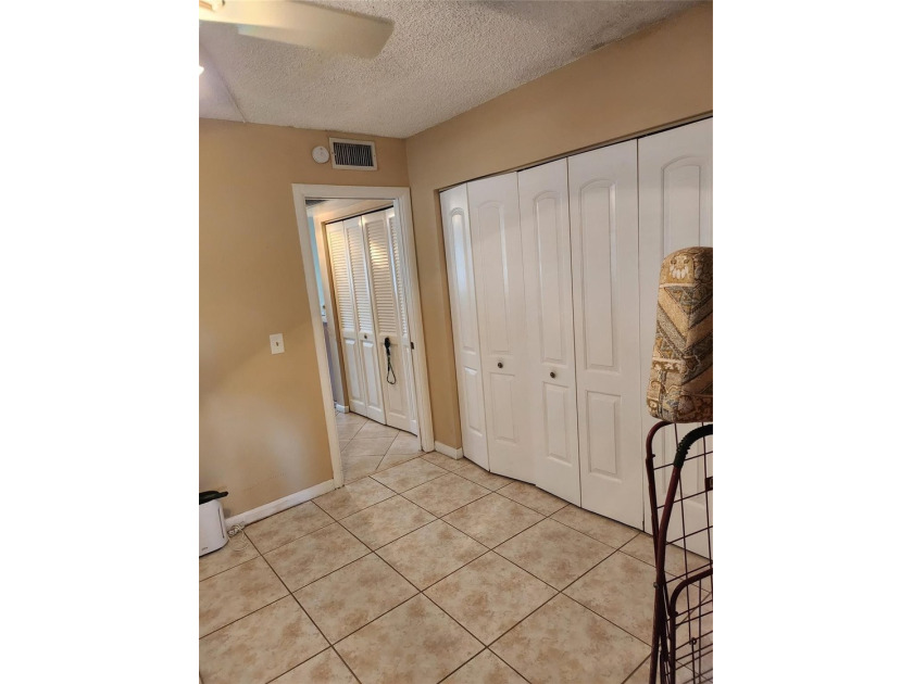 This spacious rentable immediately 1st-floor corner unit is now - photo 5