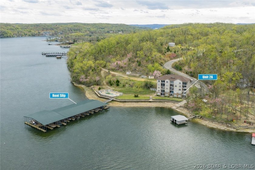 Welcome to effortless lake living in this small, private complex - photo 25