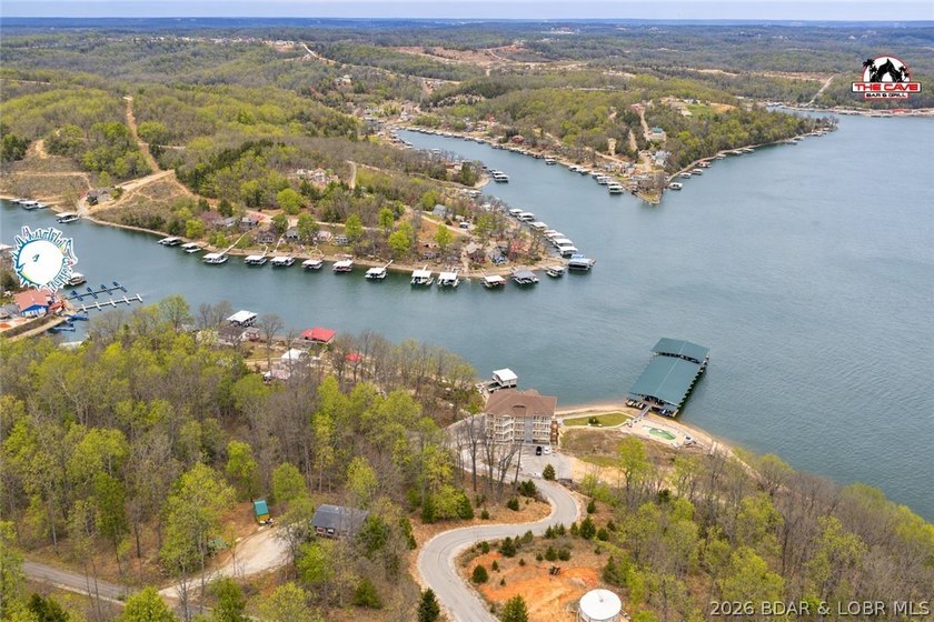 Welcome to effortless lake living in this small, private complex - photo 26