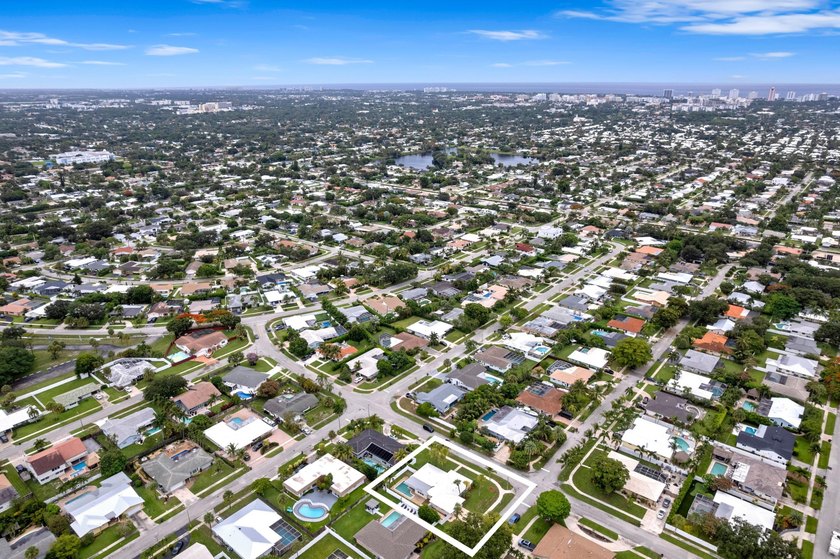 ABSOLUTELY GORGEOUS SINGLE STORY HOME | PRIME EAST BOCA RATON - photo 4