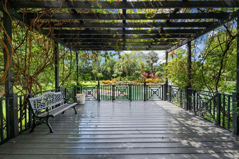 Spectacular, Grande Manor on 3 sprawling acres completely fenced - photo 15