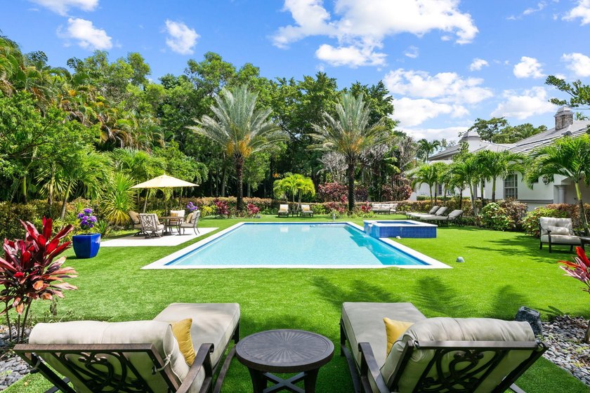 Spectacular, Grande Manor on 3 sprawling acres completely fenced - photo 19