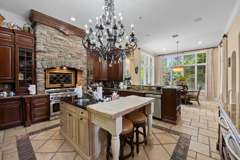 Spectacular, Grande Manor on 3 sprawling acres completely fenced - photo 28