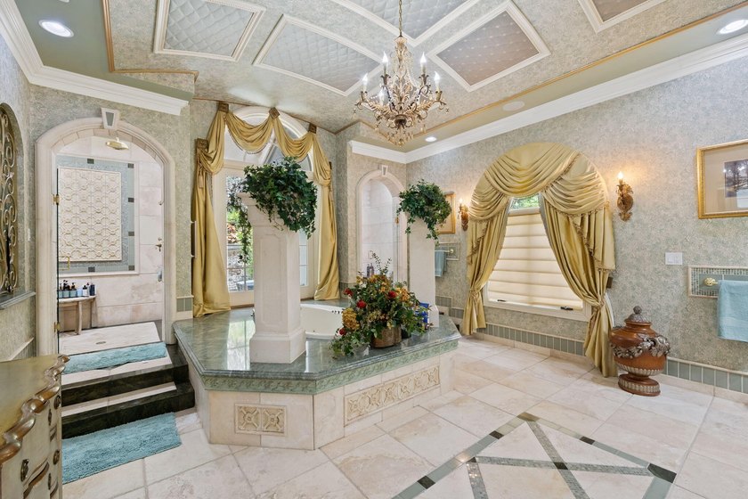Spectacular, Grande Manor on 3 sprawling acres completely fenced - photo 39