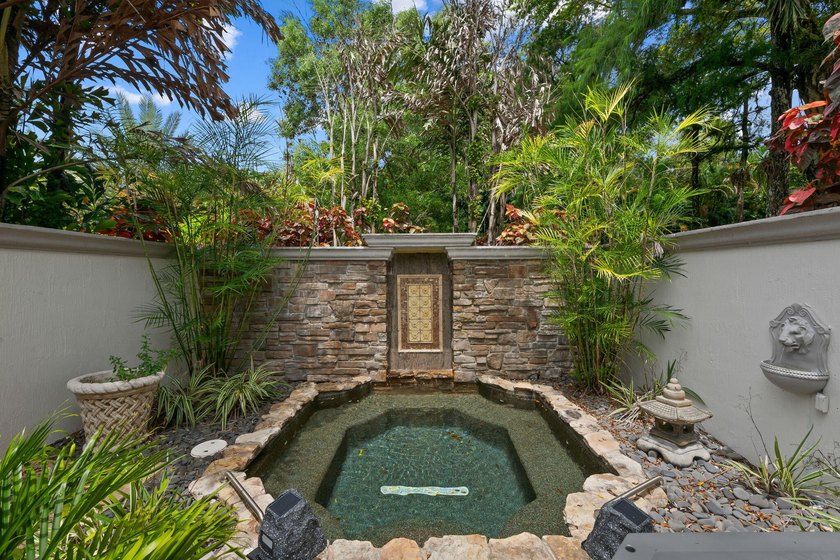 Spectacular, Grande Manor on 3 sprawling acres completely fenced - photo 41