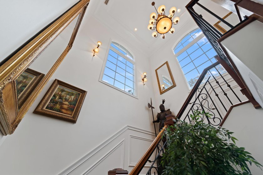 Spectacular, Grande Manor on 3 sprawling acres completely fenced - photo 42