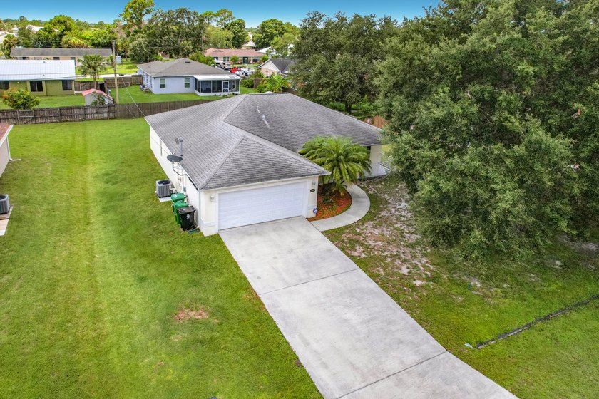 This well-maintained 3-bedroom, 2-bath CBS home, built in 2005 - photo 2