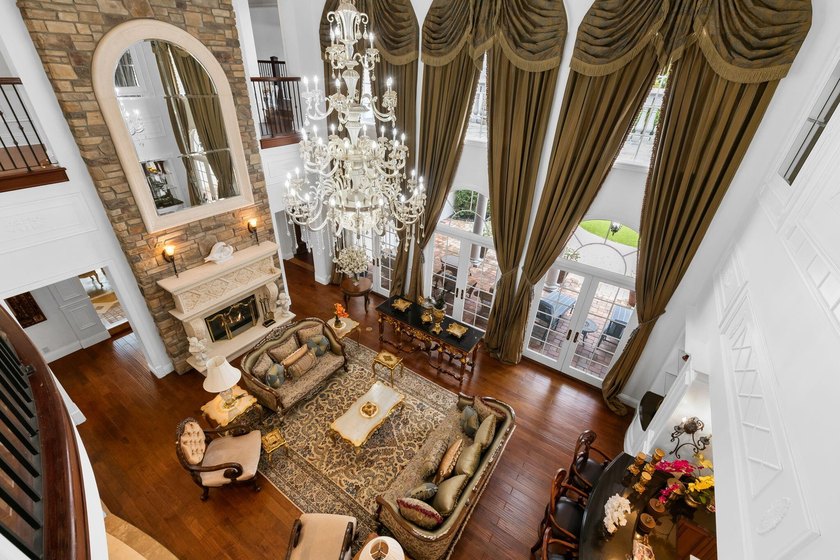 Spectacular, Grande Manor on 3 sprawling acres completely fenced - photo 43