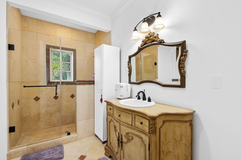 Spectacular, Grande Manor on 3 sprawling acres completely fenced - photo 45