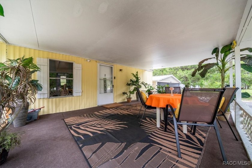 Welcome to this charming 2-bedroom, 1.5-bath single wide - photo 3