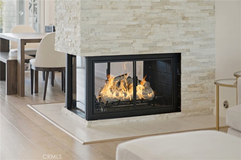 Beautifully remodeled with custom designer finishes, move-in - photo 4