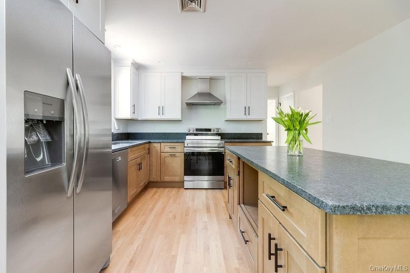 ~Move in ready with all new handsome upgrades~ Welcome to 10 - photo 17