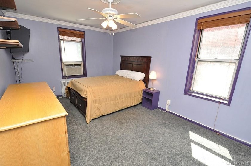 Bright and airy top-floor one-bedroom in the highly sought-after - photo 17