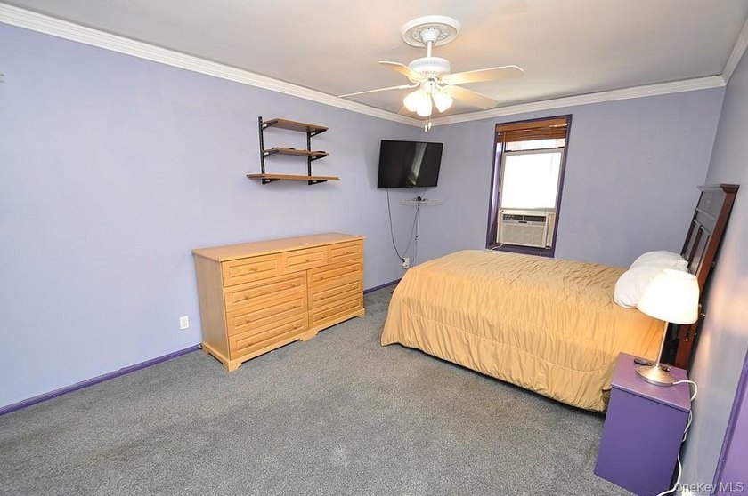 Bright and airy top-floor one-bedroom in the highly sought-after - photo 19