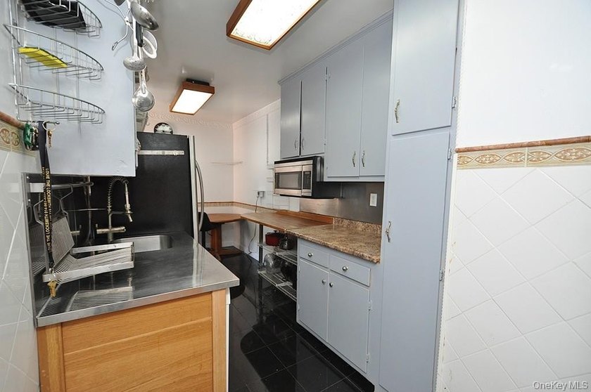 Bright and airy top-floor one-bedroom in the highly sought-after - photo 29