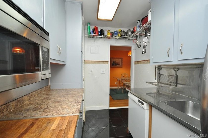 Bright and airy top-floor one-bedroom in the highly sought-after - photo 31