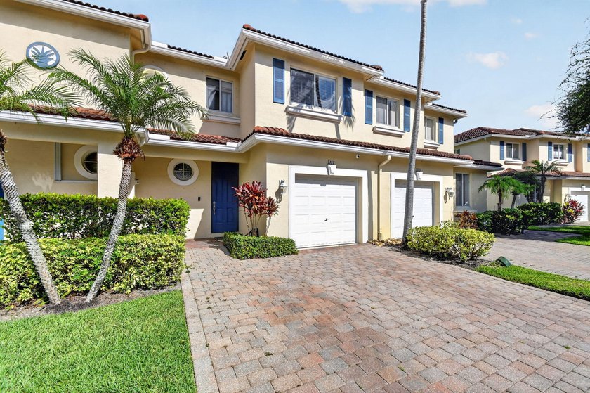 Truly gorgeous and well kept townhome in East Boynton Beach - photo 2