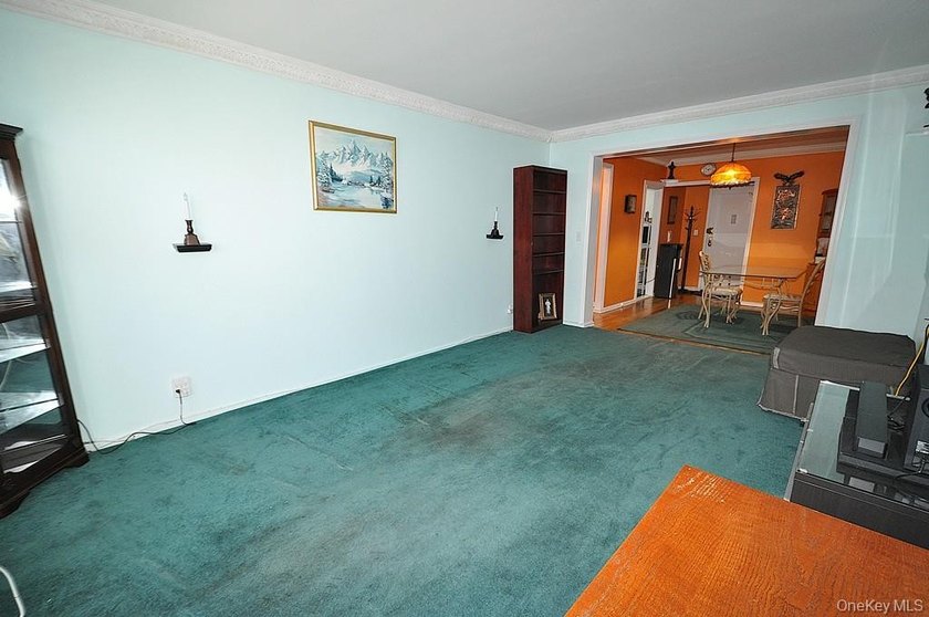 Bright and airy top-floor one-bedroom in the highly sought-after - photo 33