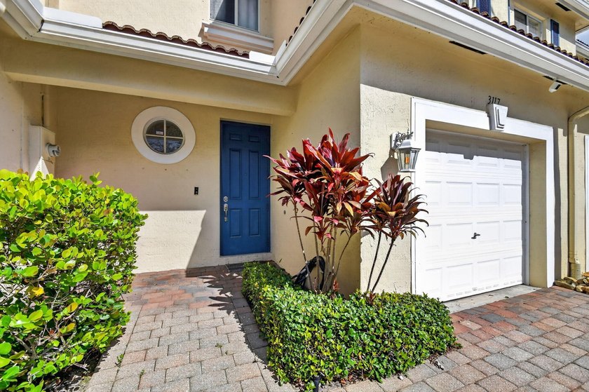 Truly gorgeous and well kept townhome in East Boynton Beach - photo 3