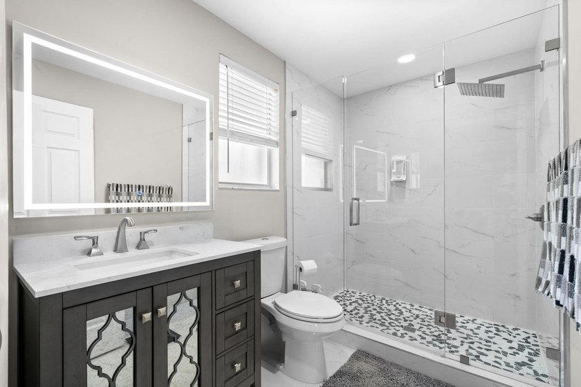 Don't miss this opportunity! Beautifully updated townhouse - photo 11
