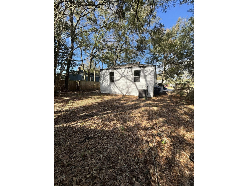 Welcome Home! This adorable home has been fully renovated and is - photo 15