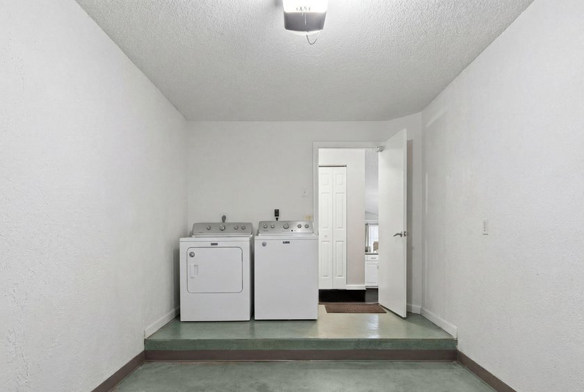 Don't miss this opportunity! Beautifully updated townhouse - photo 15