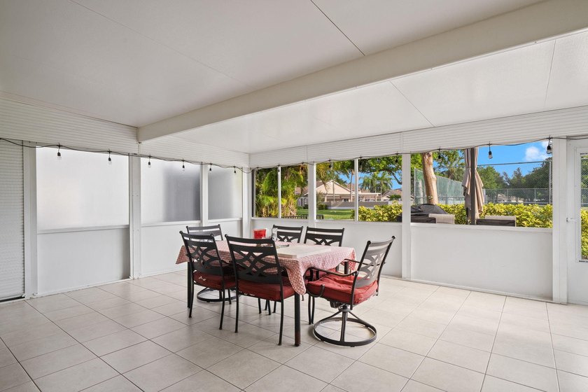 Don't miss this opportunity! Beautifully updated townhouse - photo 17