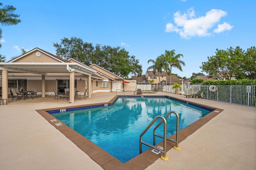 Don't miss this opportunity! Beautifully updated townhouse - photo 23