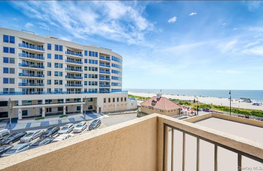 Luxury Building along beautiful Long Beach boardwalk, Beautiful - photo 28