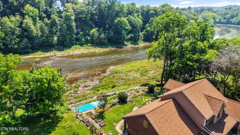 Wake up to breathtaking views of the Holston River from this - photo 2