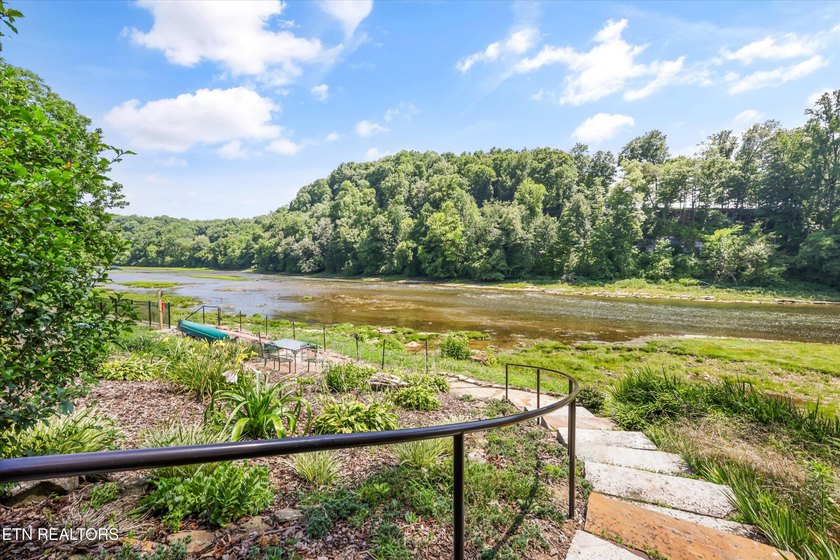Wake up to breathtaking views of the Holston River from this - photo 4